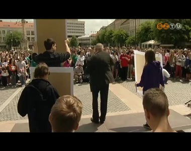 T�bb sz�z lelkes di�k szavalta el We�res S�ndor Valse Triste c�m� vers�t