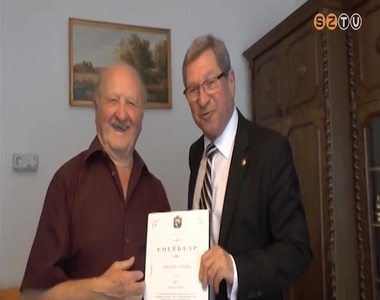 A szépkorú Mayrhofer Johannt köszöntötte születésnapján Puskás Tivadar A szépkorú Mayrhofer Johannt köszöntötte születésnapján Puskás Tivadar