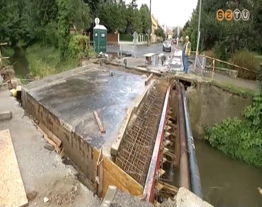 Okt�berre megsz�p�l a Vak Botty�n utcai h�d