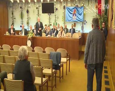 K�zmeghallgat�s volt a v�rosh�z�n