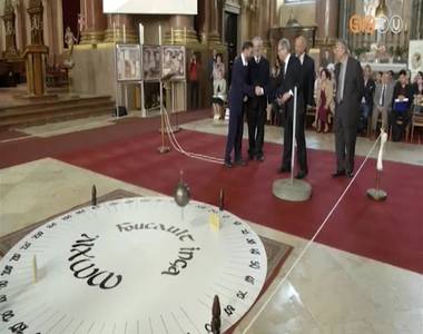 Lend�letben a Foucault-inga