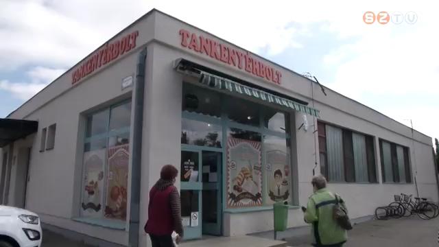 Nem a diákok sütnek a Tankenyérboltban Nem a diákok sütnek a Tankenyérboltban