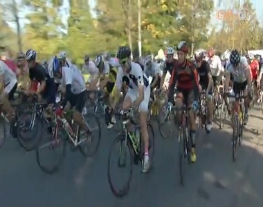 K�zel k�tsz�zan vettek r�szt a hagyom�nyos szombathelyi ker�kp�rversenyen