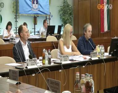 �l�sezett a v�ros oktat�si bizotts�ga is