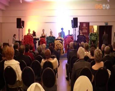 Kiosztott�k az �nzetlens�g r�zs�ja d�jakat