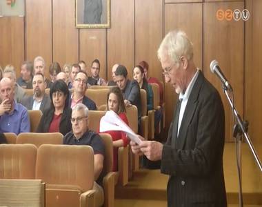 K�zmeghallgat�st tartottak h�tf�n a V�rosh�z�n