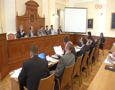 P�ntek d�lel�tt �l�sezett a megyei k�zgy�l�s