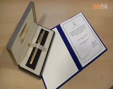 Nemes Piroska koll�g�nk kapta a Rend�rs�gi Aranytollat