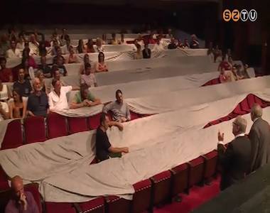 T�z k�l�nleges el�ad�ssal k�sz�l az �vadra a We�res S�ndor Sz�nh�z