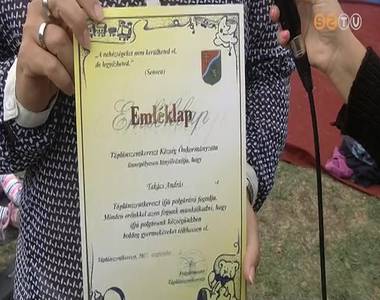 Rekord sz�let�s T�pl�nban