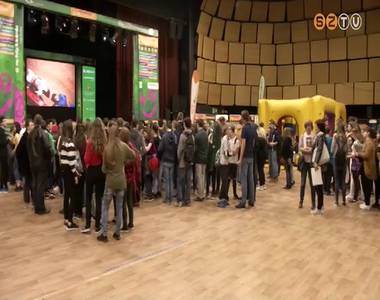 P�nz�gyekr�l �s gazdas�gr�l j�t�kosan