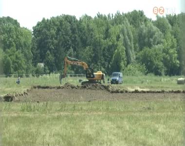 Civil tiltakoz�s a S�ben �p�l� futballcentrum ellen