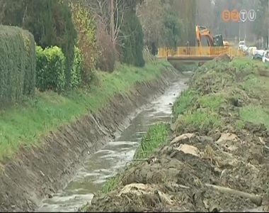 Kisz�les�tik �s m�ly�tik a Gy�ngy�s patakot Szombathelyen