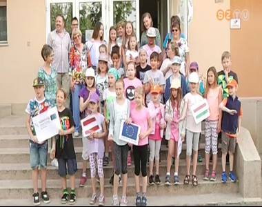 Osztr�k kisdi�kok l�togatt�k meg a Neumann J�nos �ltal�nos Iskol�t