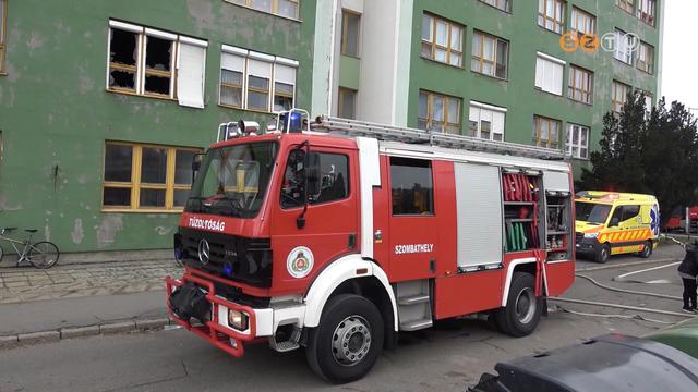 Tűz ütött ki egy Szabolcs Zoltán utcai társasház első emeleti lakásában Tűz ütött ki egy Szabolcs Zoltán utcai társasház első emeleti lakásában