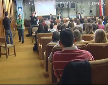 Di�kpolg�rmestert �s -alpolg�rmestert v�lasztottak 