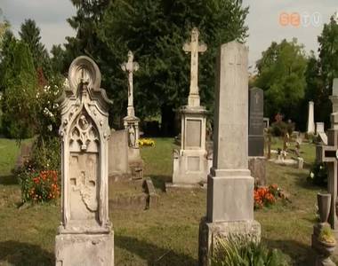 L�togat�s a lez�rt �jperinti temet�ben