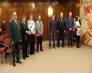 Nyolcan tettek �llampolg�rs�gi esk�t a V�rosh�z�n