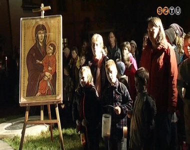 Vesper�s, lampionos felvonul�s �s koszor�z�s