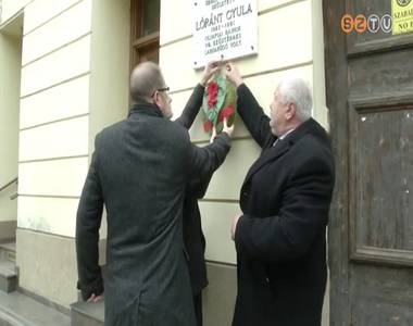 L�r�nt Gyul�ra eml�keztek