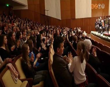 A szimfonikusokkal adtak g�lakoncertet a m�v�szeti szakk�z�piskola n�vend�kei