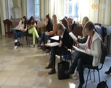 Rendhagy� rajzfoglalkoz�s volt a Sala Terren�ban
