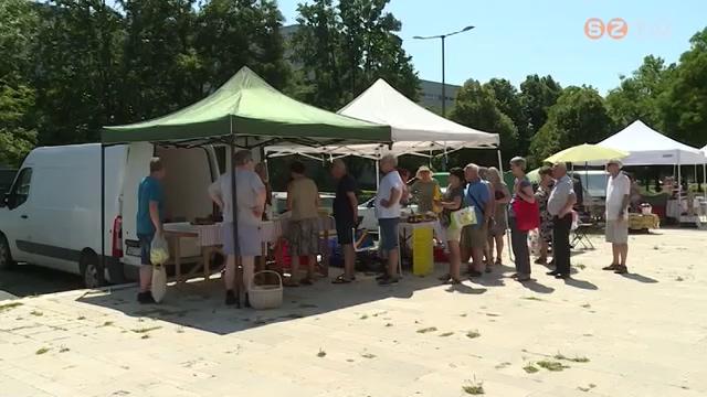 Termelői piac az MMIK előtt Termelői piac az MMIK előtt