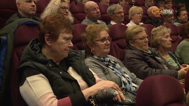 Az AGORA Savaria Filmsznhz munkatrsai segdkeztek a feljtott krmendi mozi nylt napjn