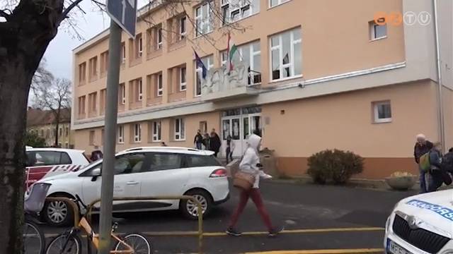 Gázszivárgás a Neumann-iskola udvarán Gázszivárgás a Neumann-iskola udvarán