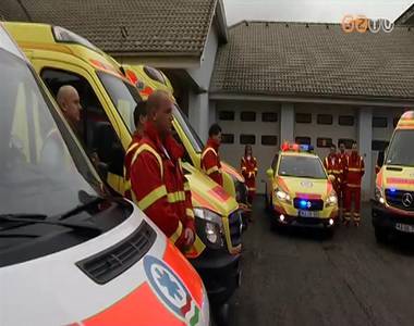 Szir�nasz�val b�cs�ztak elhunyt bajt�rsukt�l a ment�k orsz�gszerte