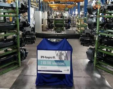 Elk�sz�lt a 2,5 milliomodik neh�zfut�m� a BPW-ben