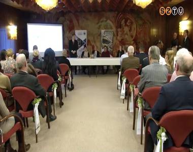 Jubileumi k�tet a ment�szolg�lat h�t �vtized�r�l