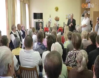 A feh�r bot vil�gnapj�t �nnepelt�k a vakok �s gyeng�nl�t�k