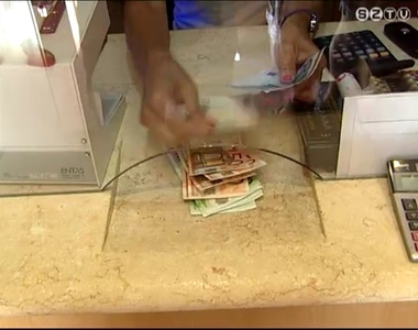 Er�s�dik a forint, megn�tt a forgalom a p�nzv�lt� helyeken