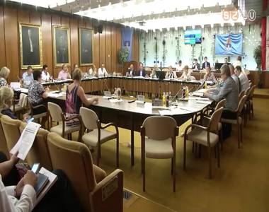 �ssze�lt a jogi bizotts�g is