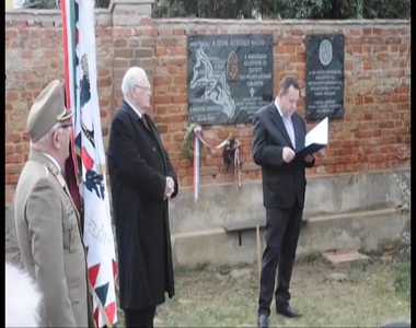 M�rv�nyt�bl�t avattak a Martineum feln�ttk�pz� int�zet udvar�n