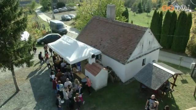 17 kemenc�s pince nyitotta ki kapuit szombaton a Cs�m�tei Sz�l�hegyen