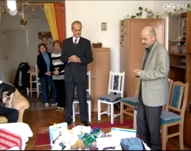 Kar�csonyhoz k�zeledve sorra kapj�k az aj�nd�kokat a megyei gyermekotthonok lak�i