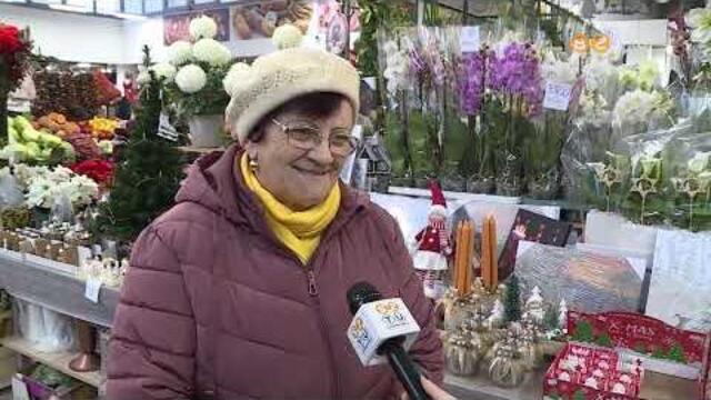 Kar�csony el�tt megtelt a Szombathelyi V�s�rcsarnok, nagy a forgalom