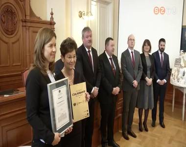 D�jazt�k a csal�dbar�t c�geket