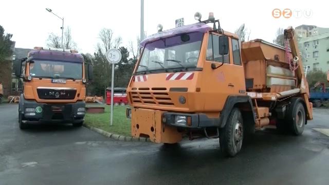 Jön a hó - idén eddig a korábbinál több só és érdesítő anyag fogyott Jön a hó - idén eddig a korábbinál több só és érdesítő anyag fogyott