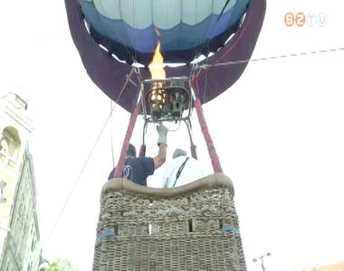 H�l�gballonok a v�ros felett