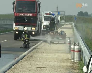 Katasztr�fav�delmi gyakorlat az M86-oson