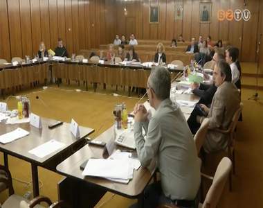 �ssze�lt a jogi bizotts�g is