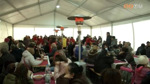 Több mint 800 rászorulót vendégelt meg segítő partnereivel közösen a karitász Több mint 800 rászorulót vendégelt meg segítő partnereivel közösen a karitász