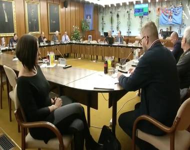 �ssze�lt az oktat�si bizotts�g is