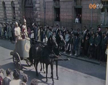 R�gi karnev�li f�nyk�peket v�r a lev�lt�r