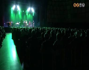 Ismert m�v�szek daloltak a szombathelyi nyugd�jasoknak az Akt�v Id�skor Program keret�ben