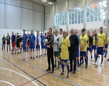 Korm�nyhivatalok teremfociztak