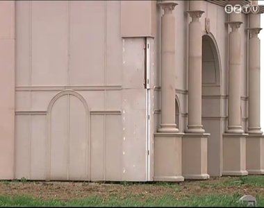 Megrongálódott a Savaria Karnevál egyik látványossága, a Diadalív Megrongálódott a Savaria Karnevál egyik látványossága, a Diadalív